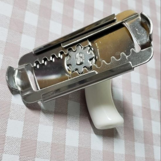 Beer Bottle Jar Opener Camp Lids Off Easily Adjustable Size Stainless Steel Aluminium Alloy - Image 2