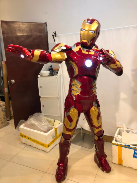 Iron Man Real People Armor Cosplay - Image 4