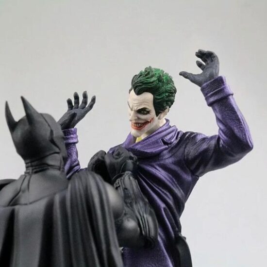 Action Figure Batman VS Joker Statue Arkham Origins Model Joker Bruce Wayne PVC Figurine With Base 28CM - Image 3