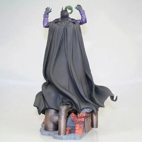 Action Figure Batman VS Joker Statue Arkham Origins Model Joker Bruce Wayne PVC Figurine With Base 28CM - Image 4