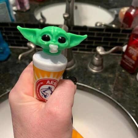 Squeeze Toothpaste, Style Star Wars Baby Yoda Anime Figure Toys Funny Toy Yoda Model Bathroom Supplies Kids Gift