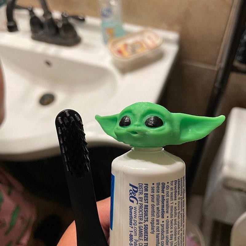 Squeeze Toothpaste, Style Star Wars Baby Yoda Anime Figure Toys Funny Toy Yoda Model Bathroom Supplies Kids Gift