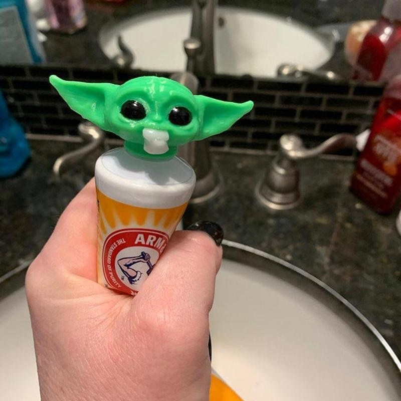 Squeeze Toothpaste, Style Star Wars Baby Yoda Anime Figure Toys Funny Toy Yoda Model Bathroom Supplies Kids Gift