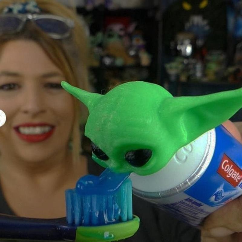 Squeeze Toothpaste, Style Star Wars Baby Yoda Anime Figure Toys Funny Toy Yoda Model Bathroom Supplies Kids Gift