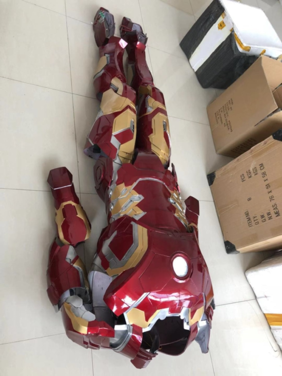 Iron Man Real People Armor Cosplay - Image 2