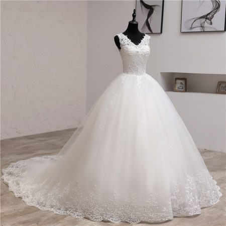 Beautiful and elegant long neck 7 wedding dress plus lace and embroidery